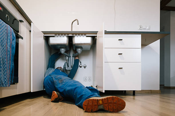 Professional Emergency Plumber technician working in Buckeye Lake, OH